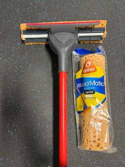 Newish mop and extra sponge