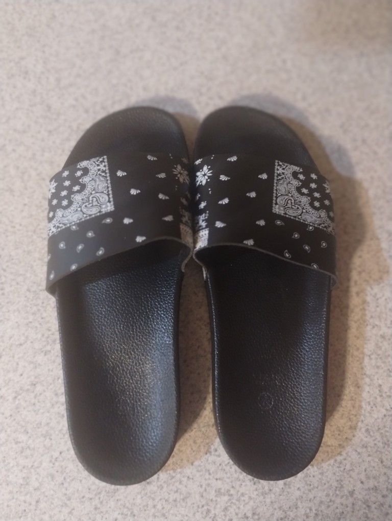 Mens Bandana Print Slides