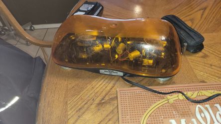 Amber Code 3 Public Safety Equipment inc 420 Beacon strobe Light w/Mount