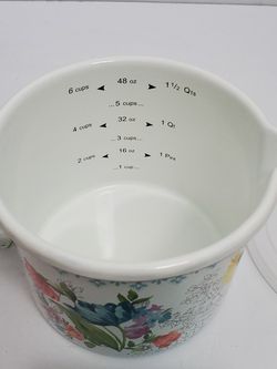 The Pioneer Woman Blooming Bouquet 6-Cup Enamel on Steel Measuring Cup with Lid