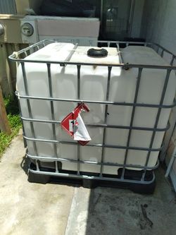 300 Gallon Water Tank 