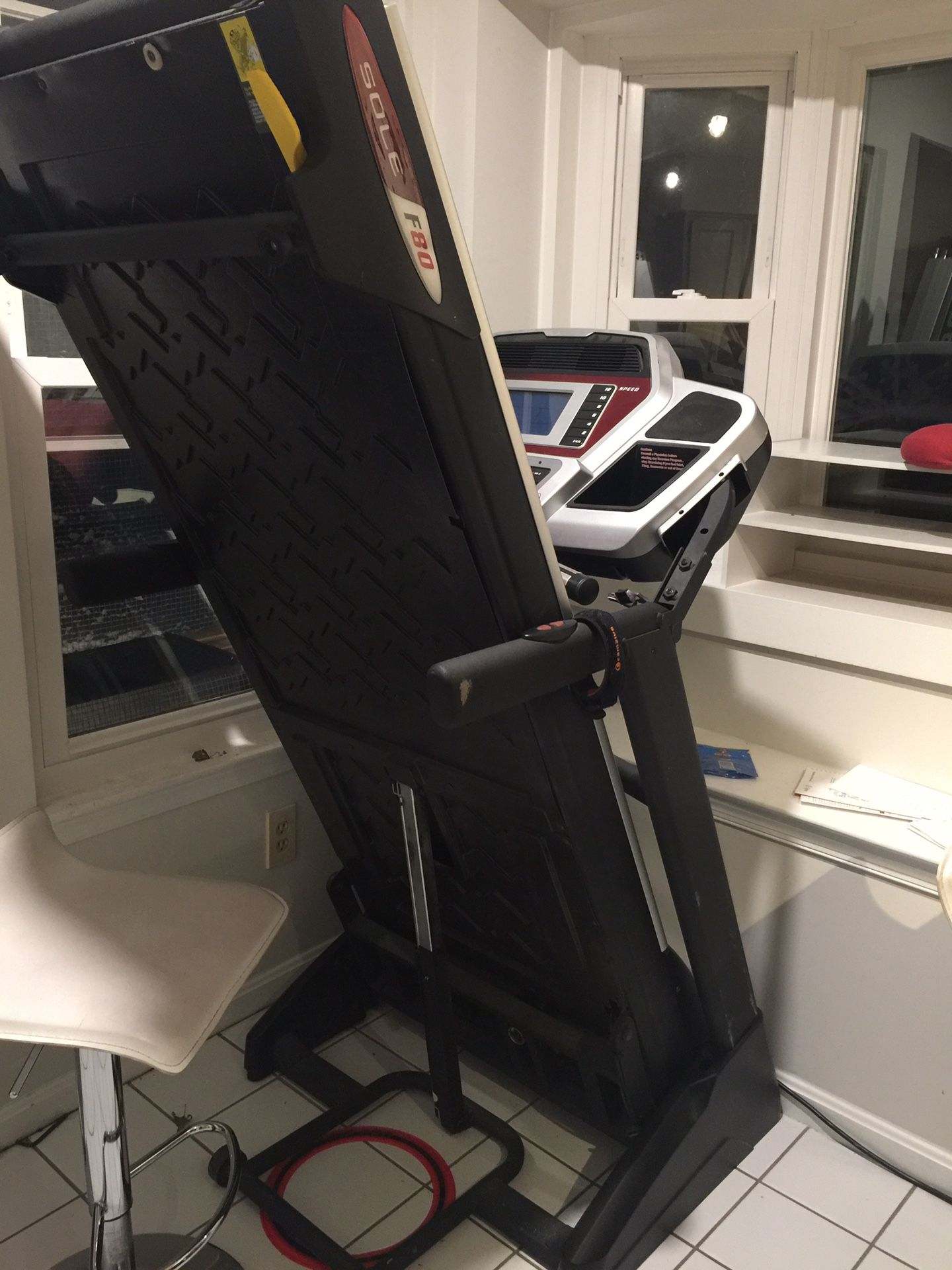 Sole F80 Treadmill ** FREE for parts or to fix, must pickup***