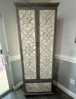 Wine cabinet