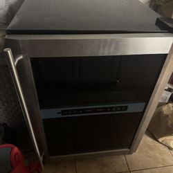 Magic chef mini fridge 