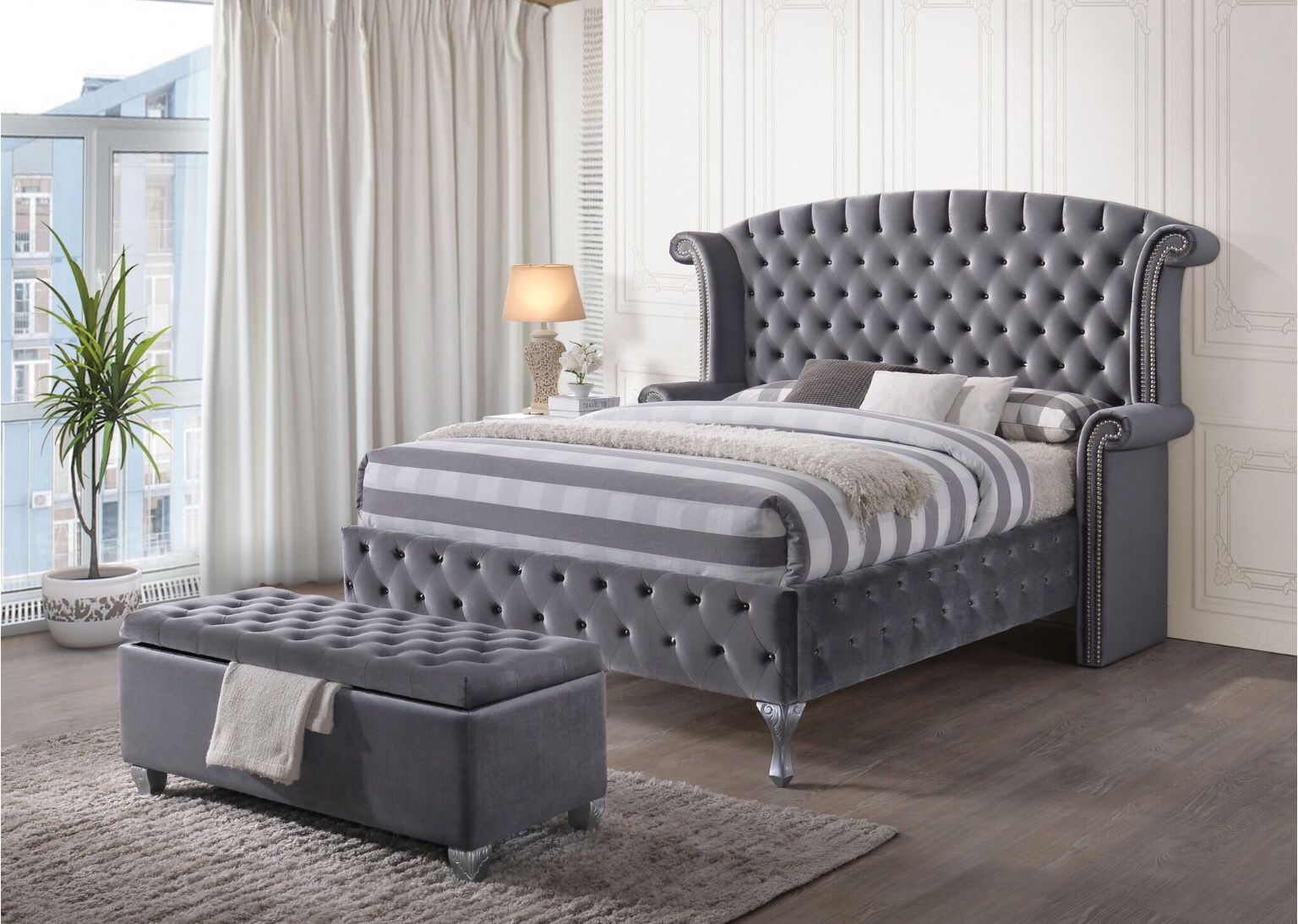 Queen Bed in Offer (205101)