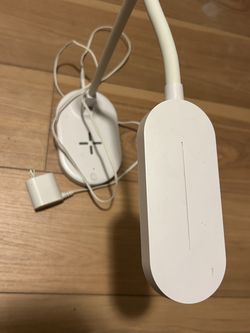 Desk lamp wireless charger