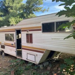 30’ Vacationeer 5th Wheel Camper Trailer