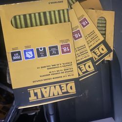 DEWALT DNS18150-2 18GA 1/4 Narrow Crown Staples (G)