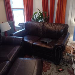 Raymore and flanagan leather couch originally thirty five hundred selling for $700.   Great Condition 