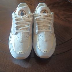 NIKE AIR HUARACHE SIZE "9" MENS NEW WORE THEM TWICE $50 O.B.O