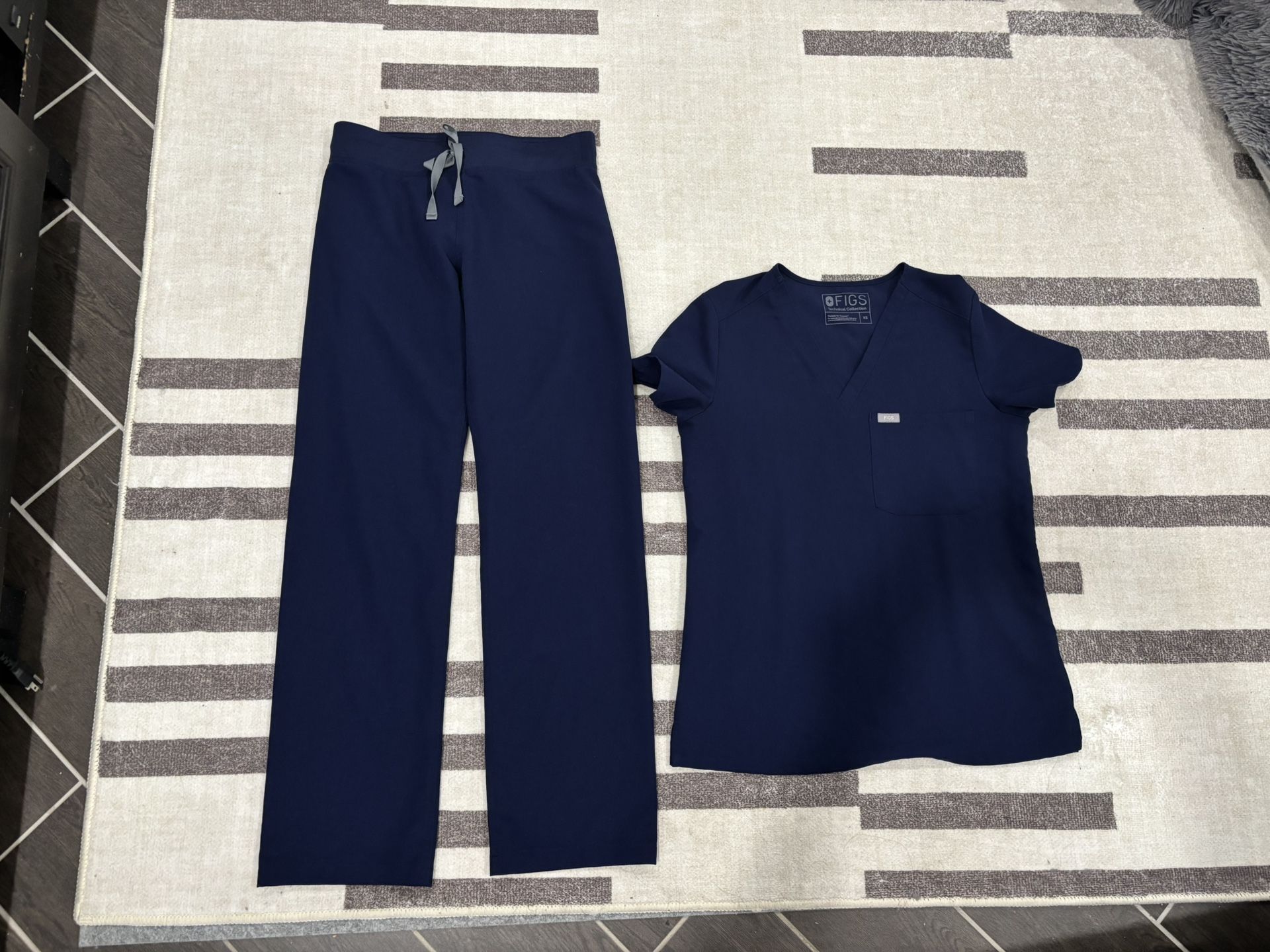 XS FIGS navy blue scrub set