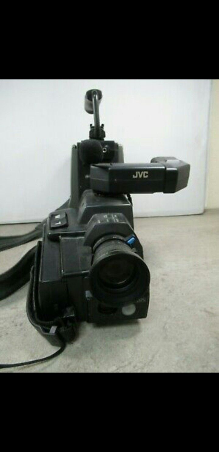 VINTAGE JVC GF-500 VIDEO MOVIE VHS CAMCORDER WITH CASE