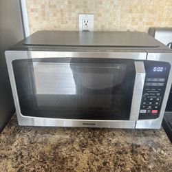 Toshiba Small Microwave Oven 