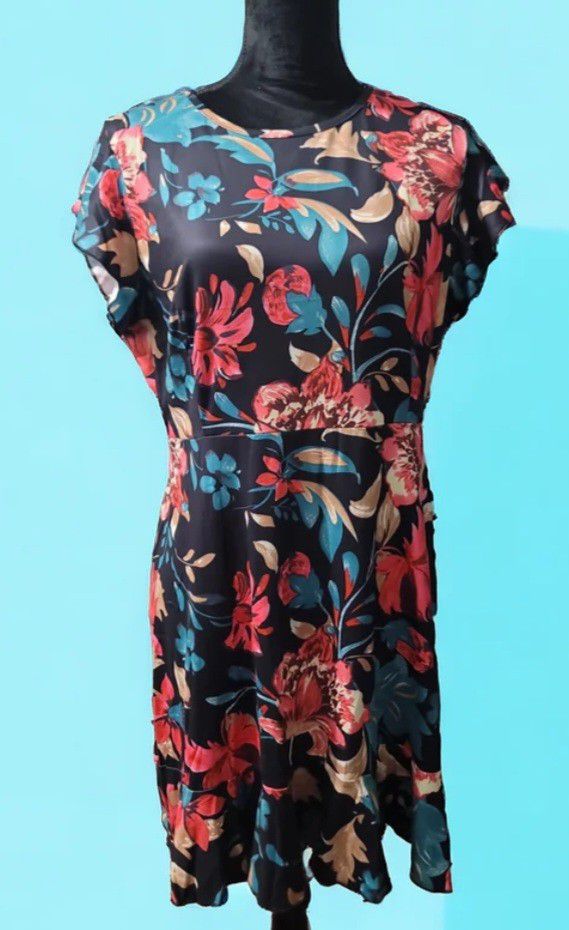 BB'S LITTLE TREASURES 07

Floral Print Dress With Ruffle Hem Size XL

