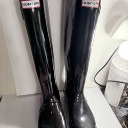 Hunter Tall Black Glossy Rain Boots M-7 W -8