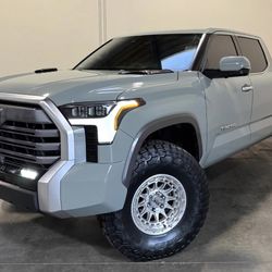 Kmc 556 Crux Machine Silver 17x8.5 6x139.7 +25 Offset With Toyo R/T 37x12.50R17 Tires🔥🔥🔥