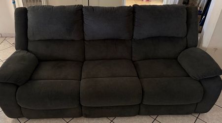 Powered Recliner couch set/Love seat with console