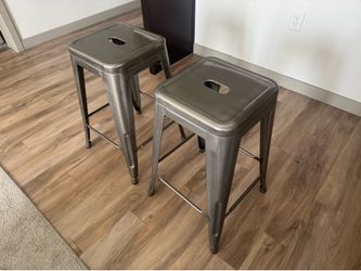 2 Metal Bar Stools