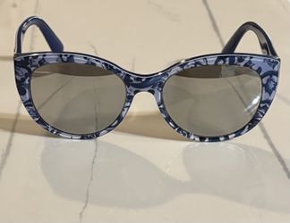 🌸 Dolce & Gabbana White & Blue Gucci Floral Sunglasses – Italy-Made, Excellent Condition 🌸
