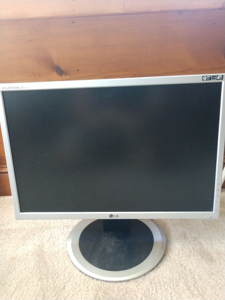 19" LG widescreen monitors