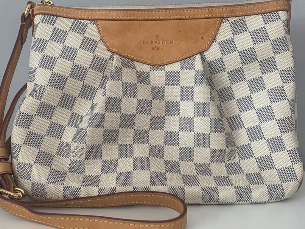 Louis Vuitton Cross Body Bag (Authentic)