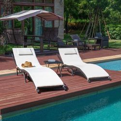 New 3 PCS Patio Furniture Outdoor Patio Lounge Chair Adjustable Folding Lawn Poolside Chaise Lounge Chair PE Rattan Patio Seating with Folding Table a