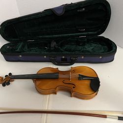Vintage Skylark Violin 1/8 Size With Bow and Case