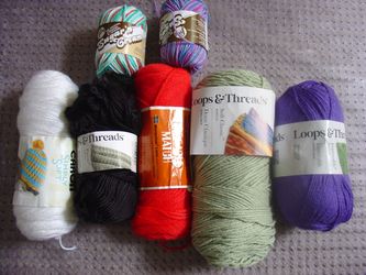 LOT OF 7 NEW YARN ASSORTED COLORS WOW!