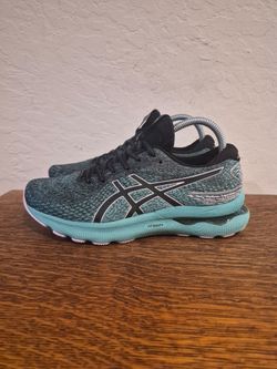 ASICS Gel-Nimbus 24 Athletic Running Shoes 
Women's Size US 8.5