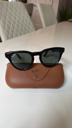Ray-Ban Meta Smart Glasses with Case