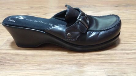 Women's Thom McAnn sz 7.5 Black Shoes
