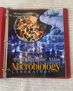 A photgraphic atlas for the microbiology laboratory (4th edition)