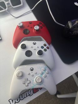 Xbox Wireless Controllers – Lot of 3