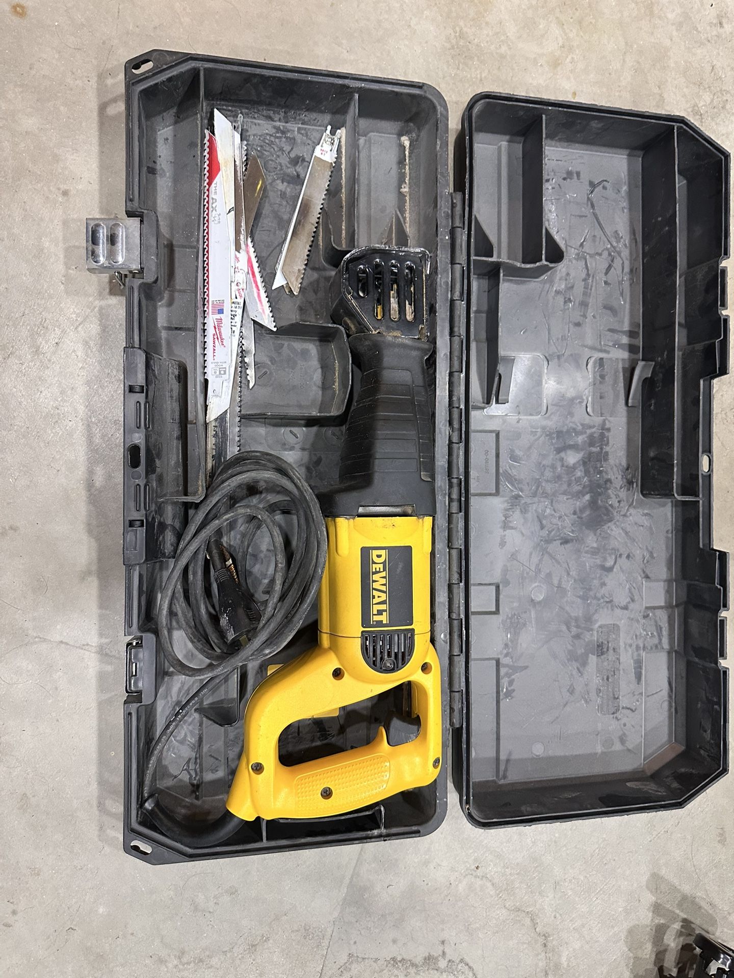 DEWALT Reciprocating Saw