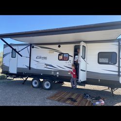 Forest River RV 33’ With New AC