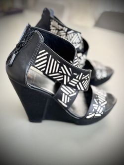 DVF Diane Von Furstenberg Women Sandal Black White Size 8.5