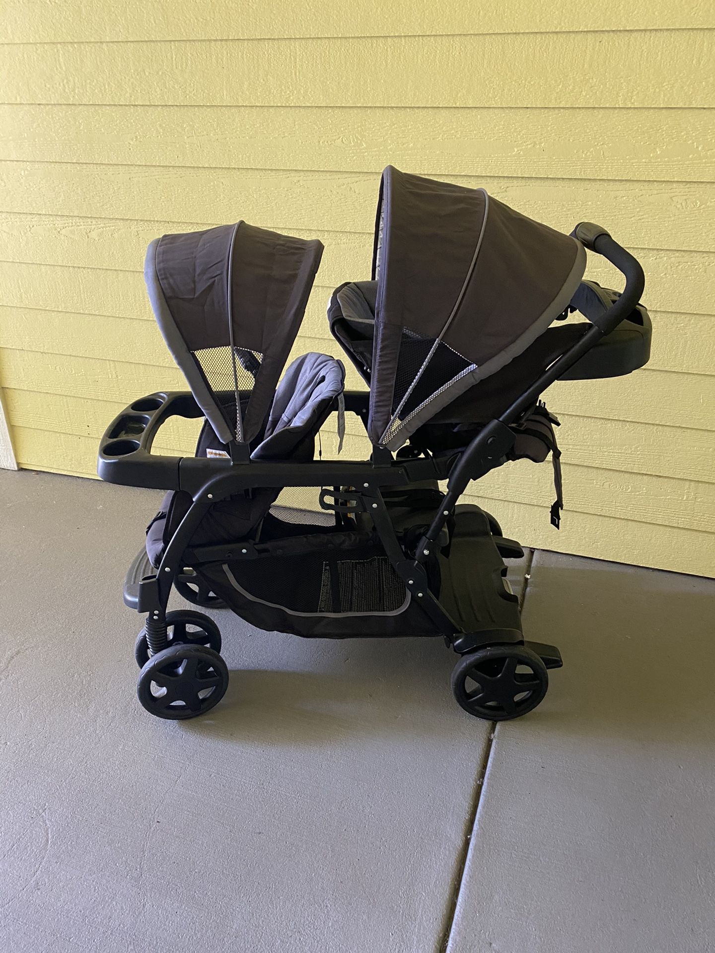 GRACO DOUBLE STROLLER