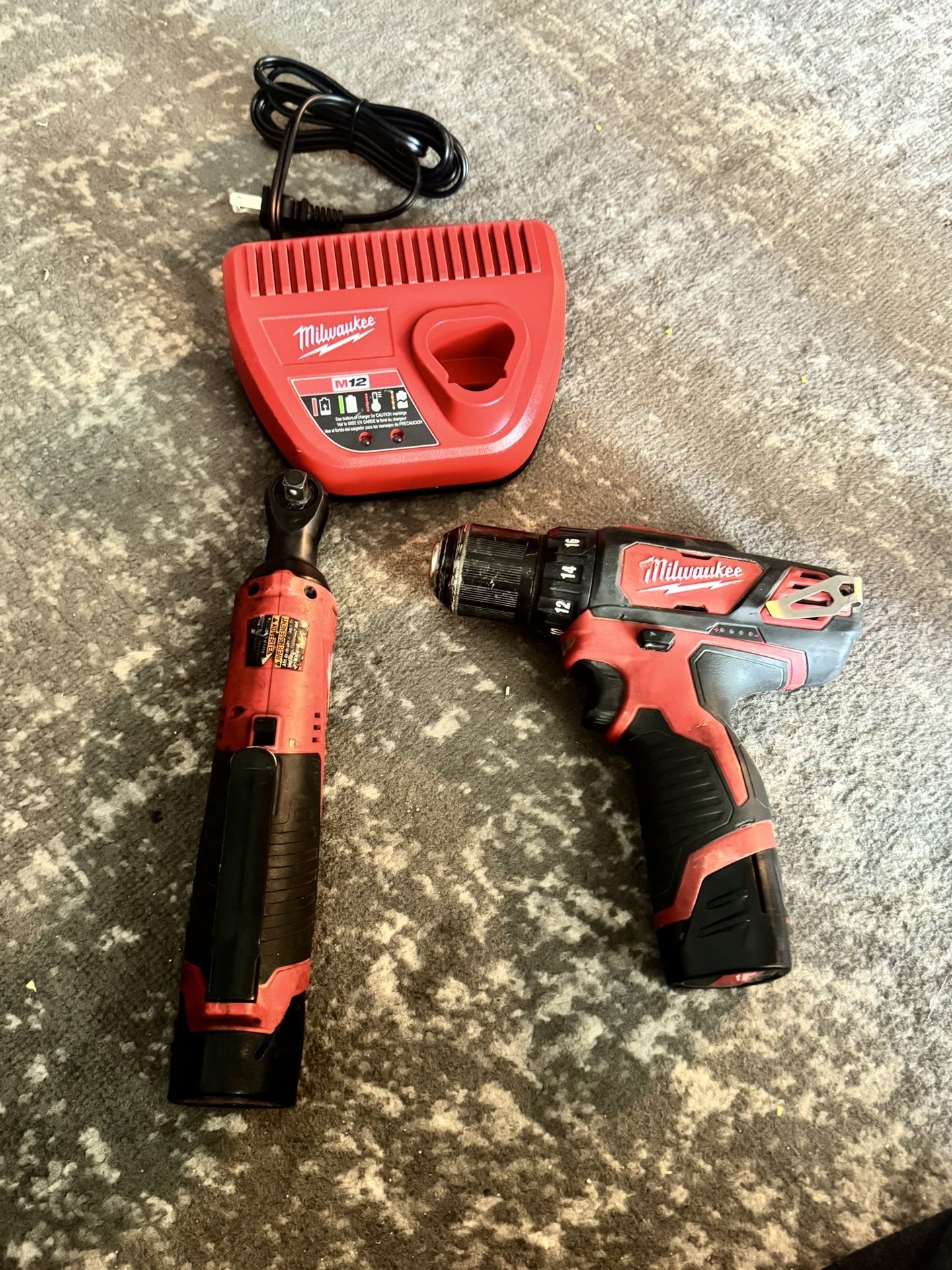Milwaukee M12 3/8 Ratchet And Drill