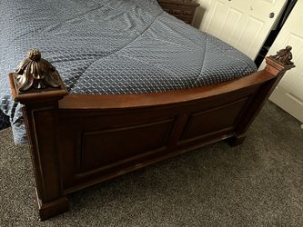Queen Bed 2 Nightstand