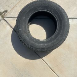 Bridgestone Used tire good condition 265/70R17