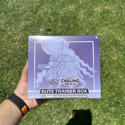 Chilling Reign ETB