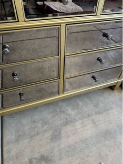 Pier 1 dresser