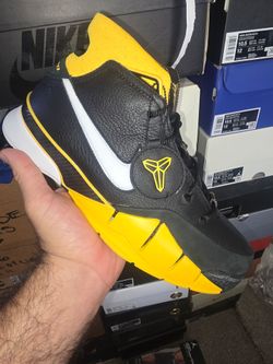 Nike Kobe 1 Black Maize