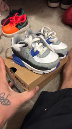 Kid shoes size 5c