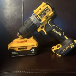 Dewalt XR Drill DCD806 + 4 Ah battery