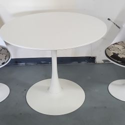 White Pedestal Table with 2 Tulip Chairs