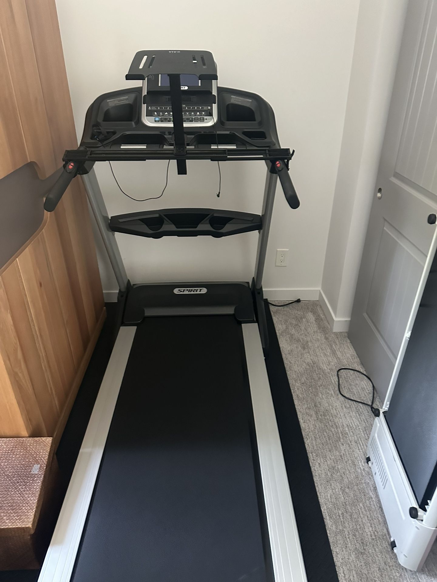 🏃♂️ For Sale: Spirit XT485 Folding Treadmill – Excellent Condition