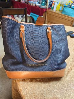 Women's purse Dooney and Bourke