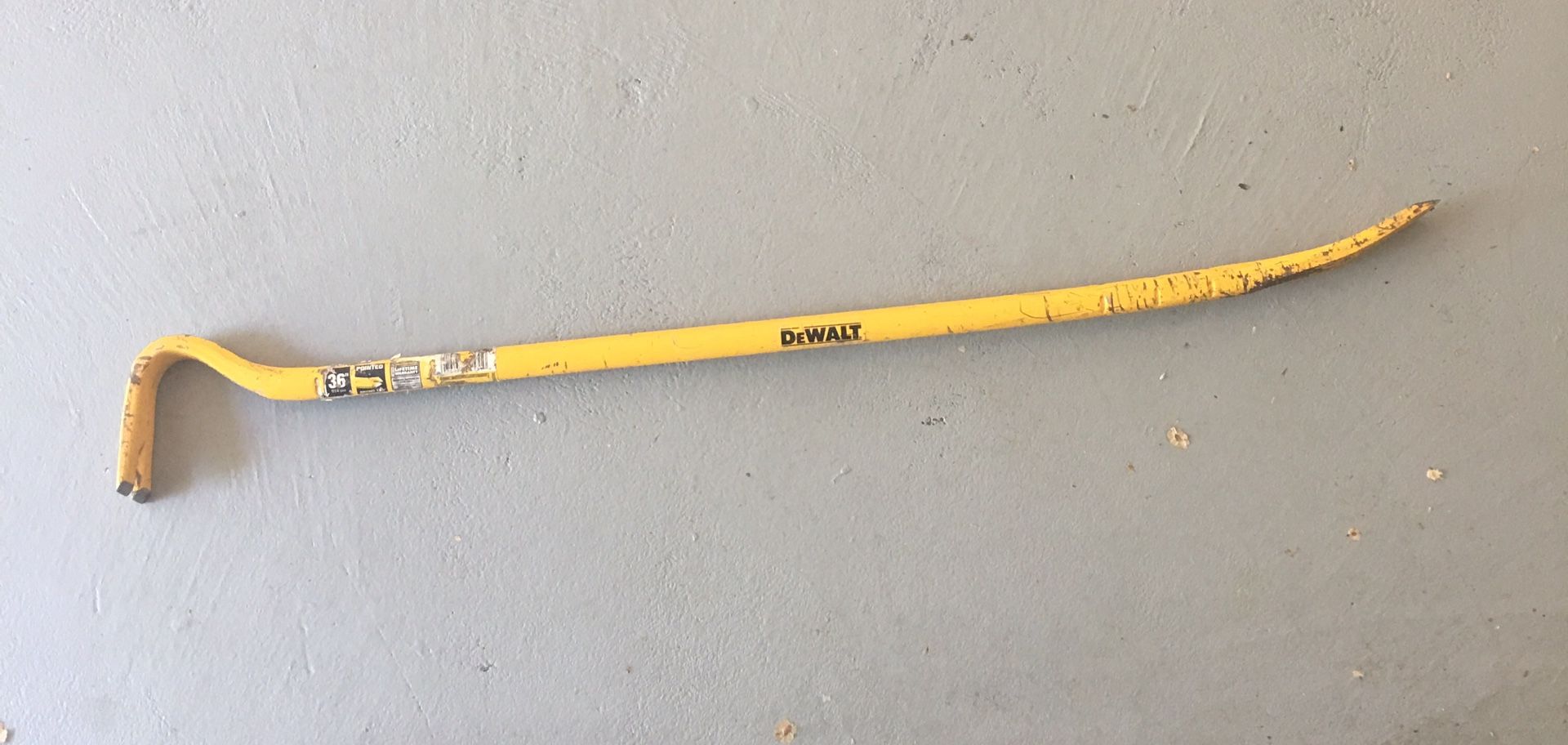 DEWALT 36 in. Wrecking Bar Crobar Crowbar metal