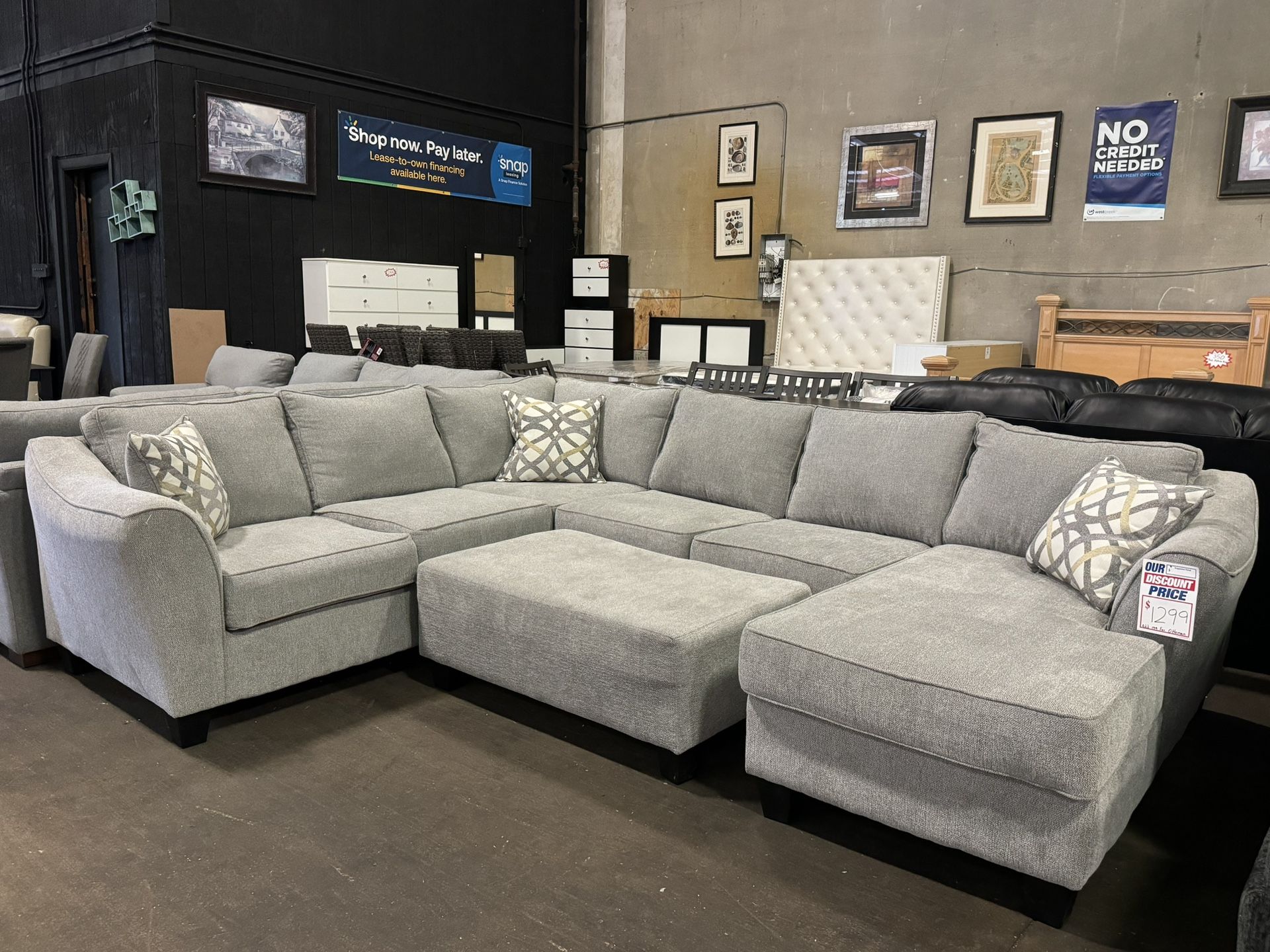 U Shape Sectional. 🚚WE DELIVER🚚
